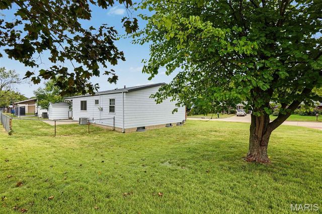 2263 McKelvey Road, Maryland Heights, MO 63043