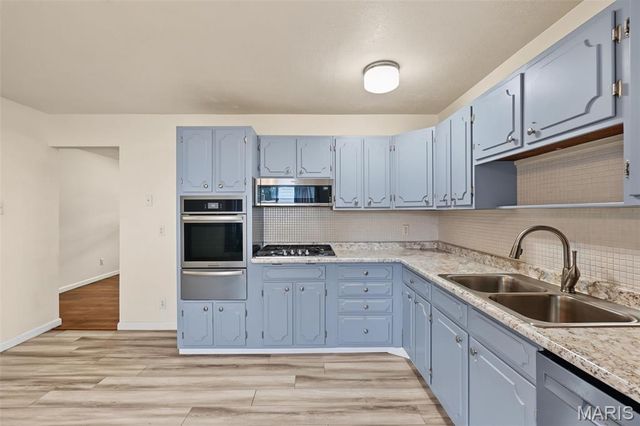 2263 McKelvey Road, Maryland Heights, MO 63043