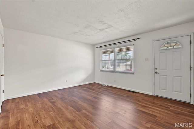 2263 McKelvey Road, Maryland Heights, MO 63043