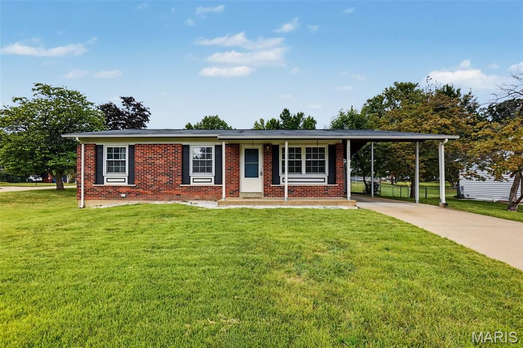 2263 McKelvey Road, Maryland Heights, MO 63043