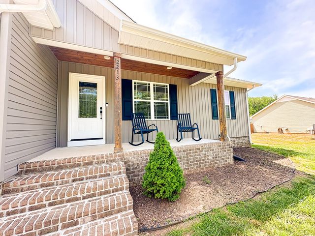 2213 NE McCamish Road, Dalton, GA 30721