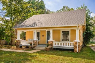 2233 North Douglas Avenue, Springfield, MO 65803