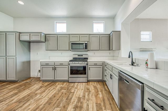 2381 E Christopher Drive, Fresno, CA 93720