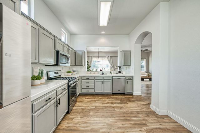 2381 E Christopher Drive, Fresno, CA 93720