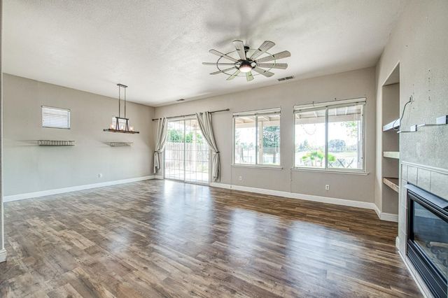 2381 E Christopher Drive, Fresno, CA 93720