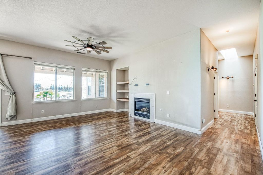 Image 16 of property listing at 2381 E Christopher Drive, Fresno, CA 93720