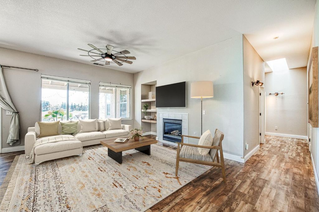 Image 17 of property listing at 2381 E Christopher Drive, Fresno, CA 93720