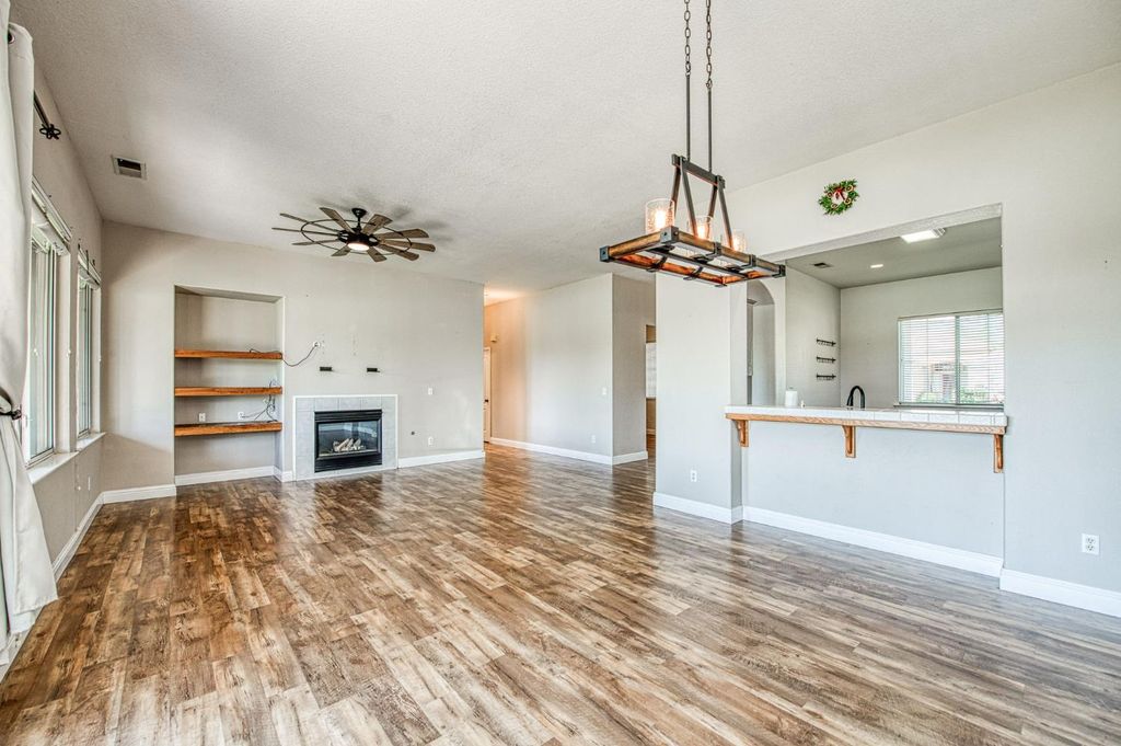 Image 20 of property listing at 2381 E Christopher Drive, Fresno, CA 93720