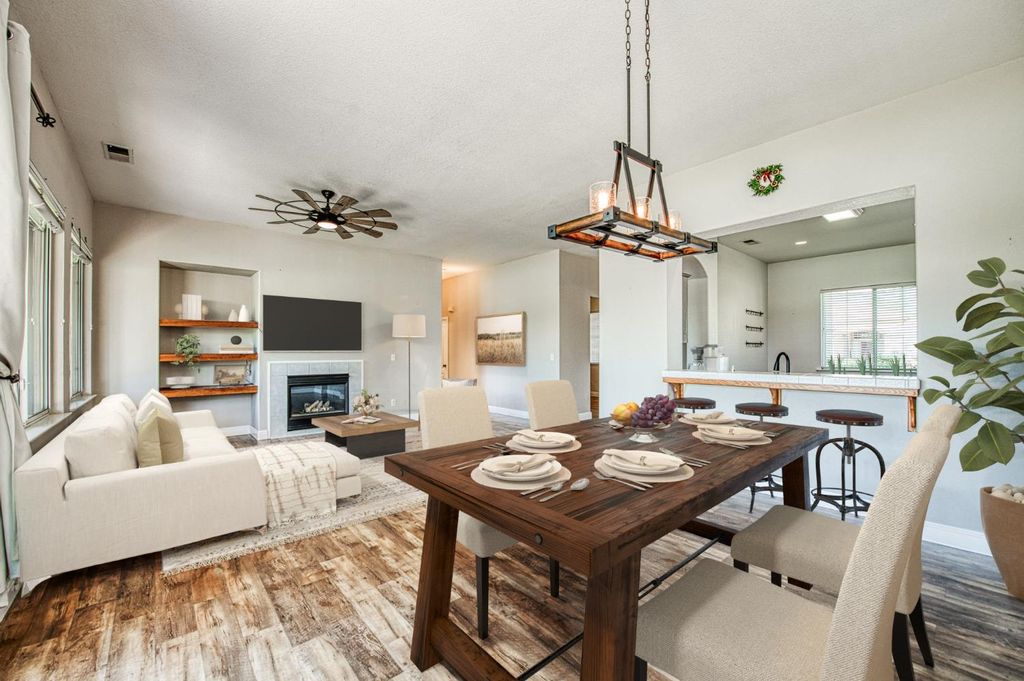 Image 21 of property listing at 2381 E Christopher Drive, Fresno, CA 93720