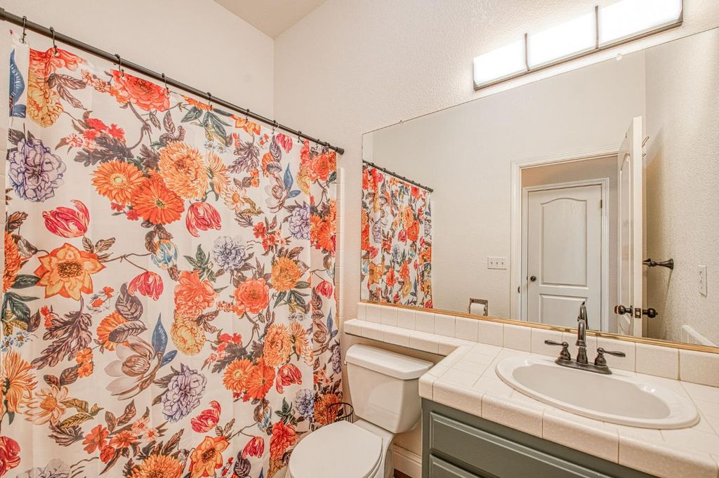 Image 23 of property listing at 2381 E Christopher Drive, Fresno, CA 93720