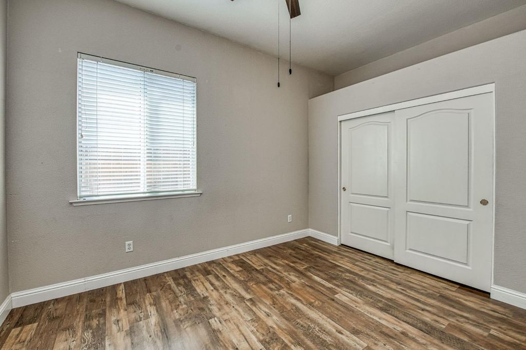 Image 25 of property listing at 2381 E Christopher Drive, Fresno, CA 93720