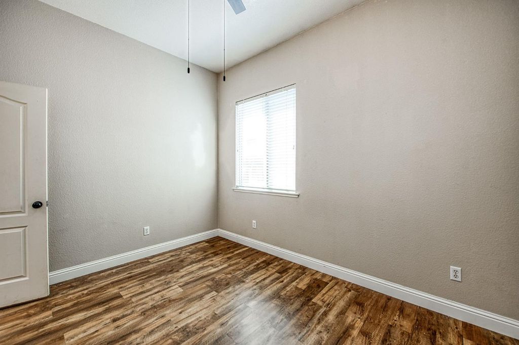 Image 26 of property listing at 2381 E Christopher Drive, Fresno, CA 93720