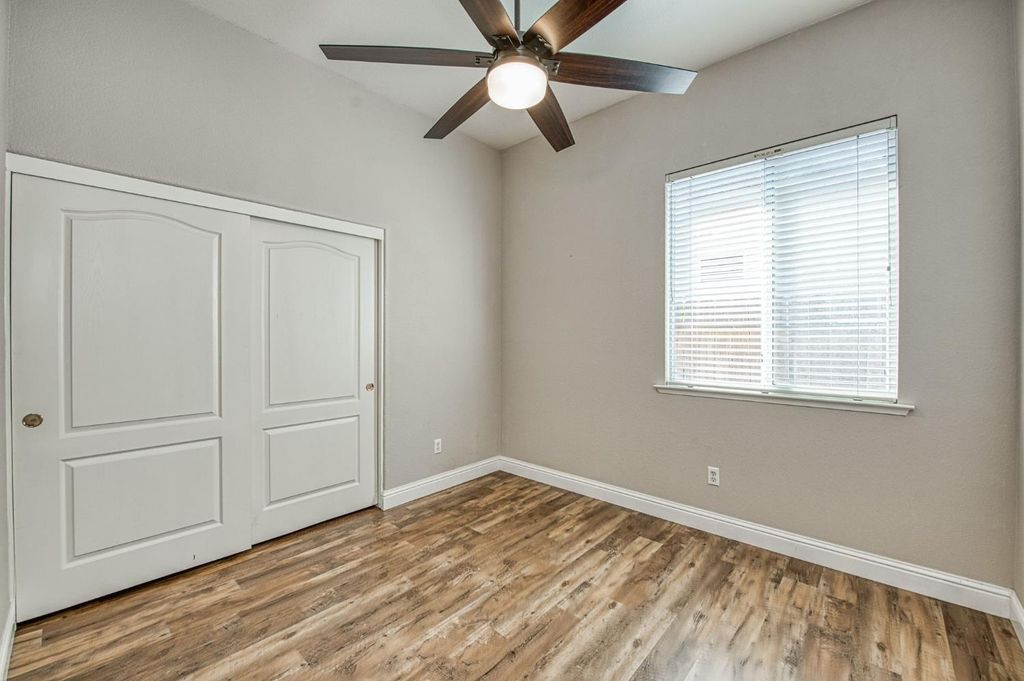 Image 27 of property listing at 2381 E Christopher Drive, Fresno, CA 93720