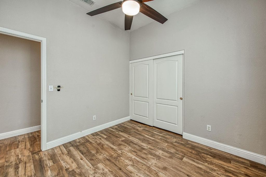 Image 28 of property listing at 2381 E Christopher Drive, Fresno, CA 93720