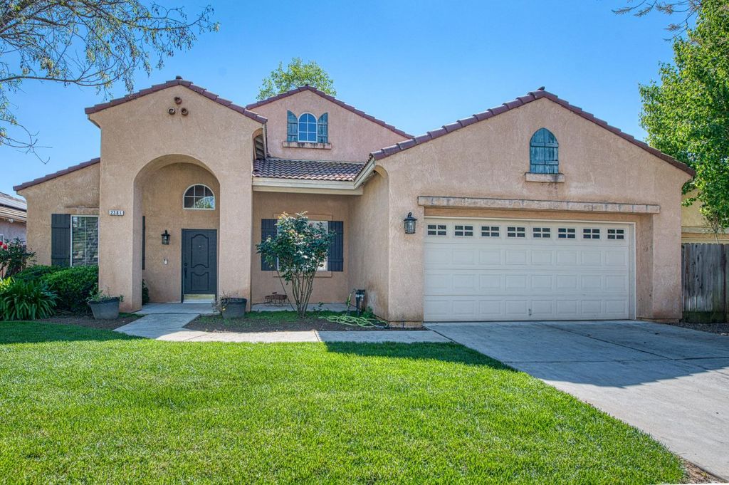 Image 3 of property listing at 2381 E Christopher Drive, Fresno, CA 93720