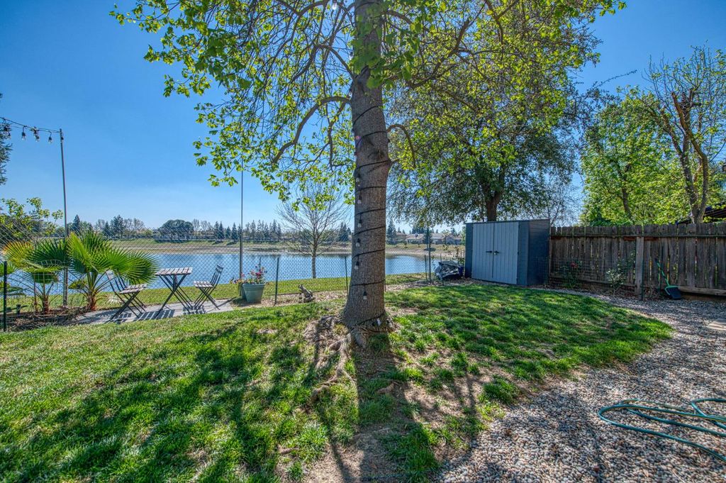 Image 36 of property listing at 2381 E Christopher Drive, Fresno, CA 93720