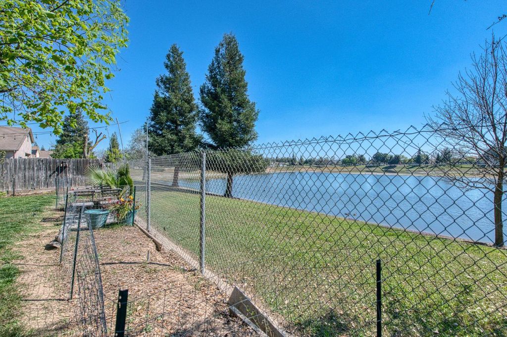 Image 38 of property listing at 2381 E Christopher Drive, Fresno, CA 93720
