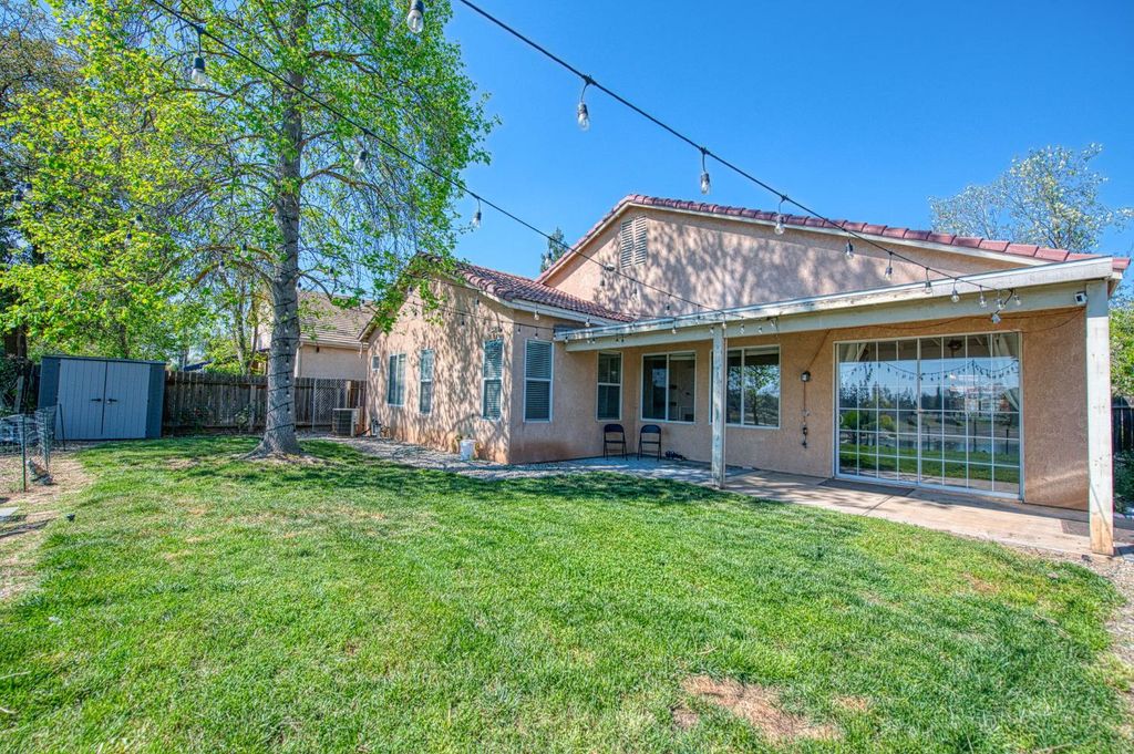 Image 41 of property listing at 2381 E Christopher Drive, Fresno, CA 93720