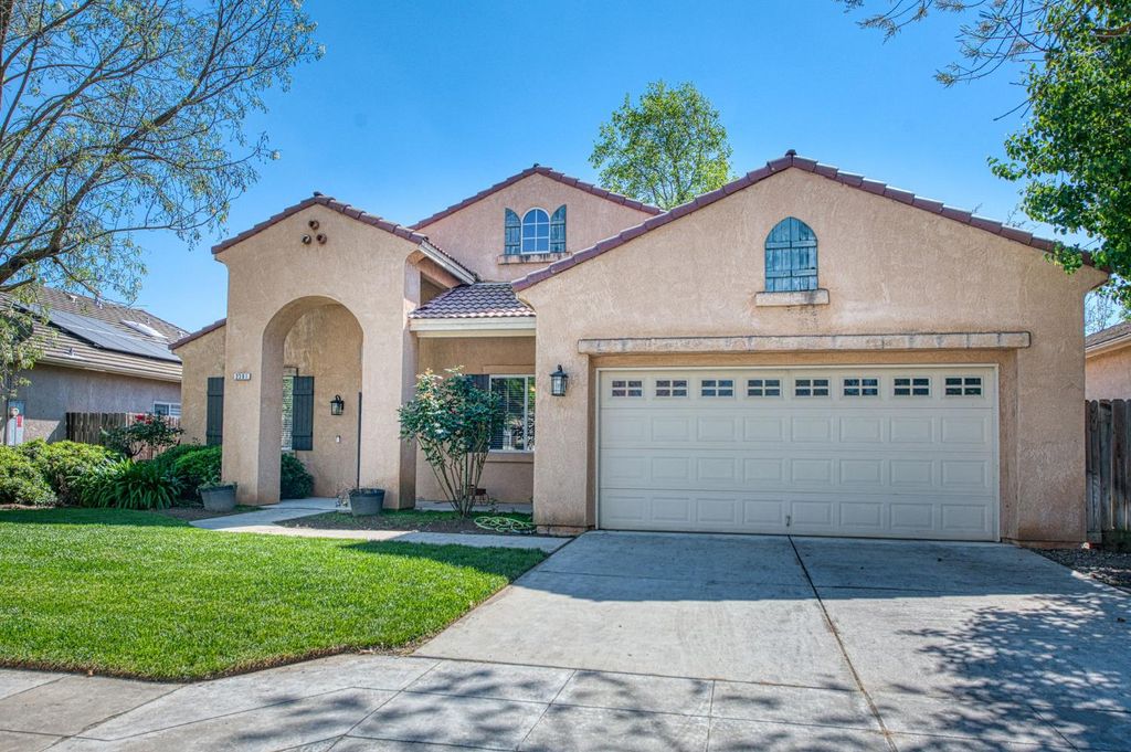 Image 6 of property listing at 2381 E Christopher Drive, Fresno, CA 93720