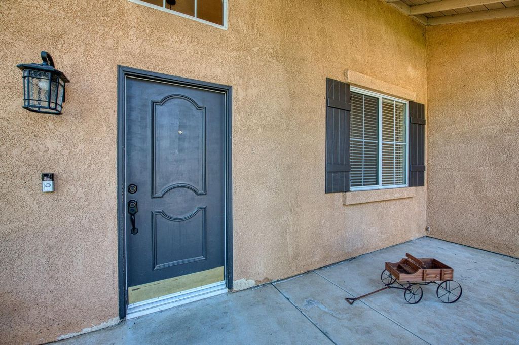 Image 8 of property listing at 2381 E Christopher Drive, Fresno, CA 93720