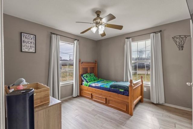 914 S Chatfield Street, Ennis, TX 75119