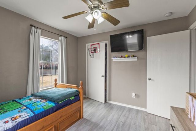 914 S Chatfield Street, Ennis, TX 75119