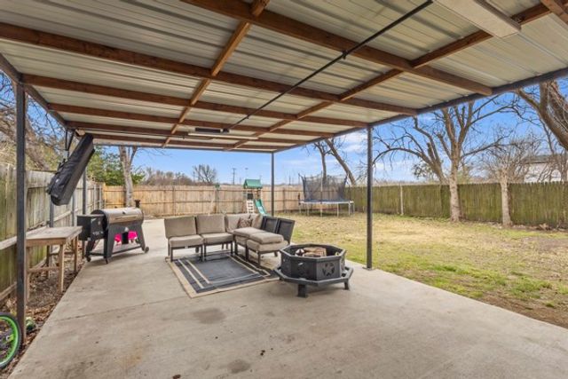 914 S Chatfield Street, Ennis, TX 75119