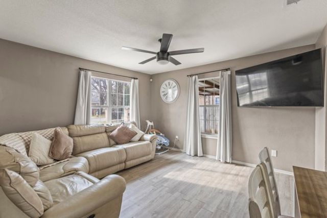 914 S Chatfield Street, Ennis, TX 75119