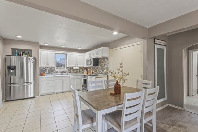 914 S Chatfield Street, Ennis, TX 75119