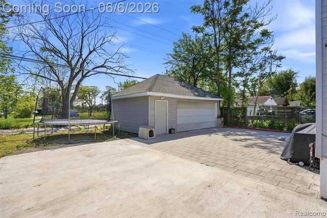 12186 Cloverlawn Street, Detroit, MI 48204