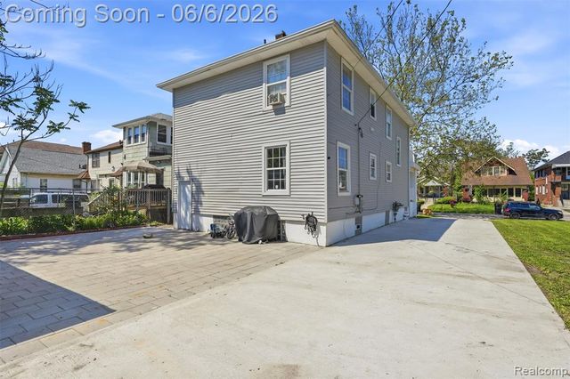 12186 Cloverlawn Street, Detroit, MI 48204