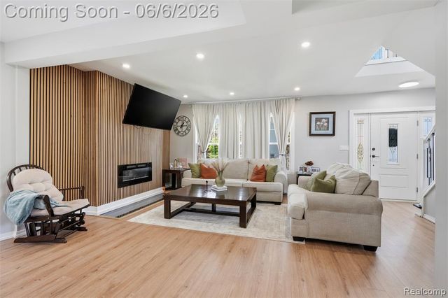 12186 Cloverlawn Street, Detroit, MI 48204