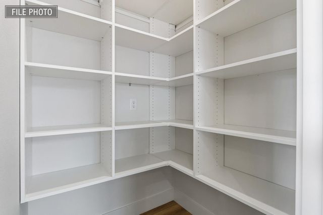 416 N Moen Ln, Greenacres, WA 99016