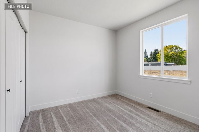416 N Moen Ln, Greenacres, WA 99016