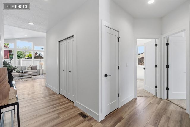 416 N Moen Ln, Greenacres, WA 99016