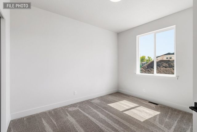 416 N Moen Ln, Greenacres, WA 99016