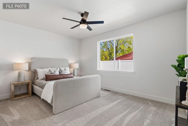 416 N Moen Ln, Greenacres, WA 99016
