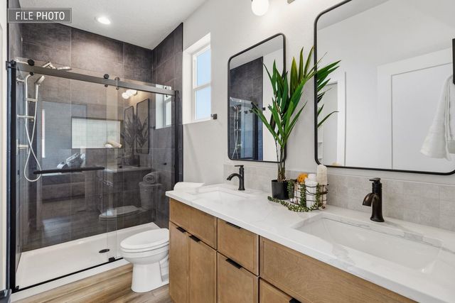 416 N Moen Ln, Greenacres, WA 99016