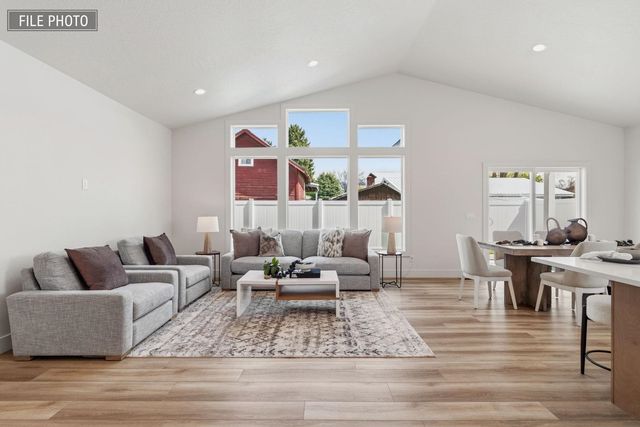 416 N Moen Ln, Greenacres, WA 99016