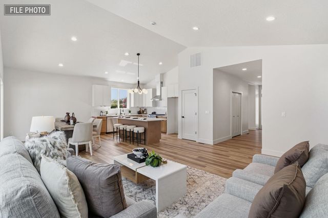 416 N Moen Ln, Greenacres, WA 99016