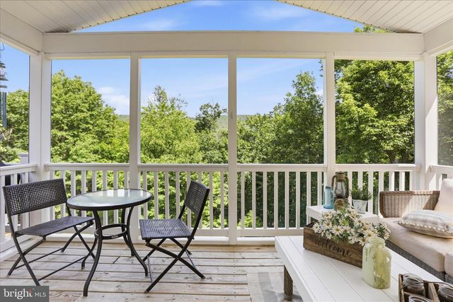 3310 HAWKS HILL LN, Keedysville, MD 21756