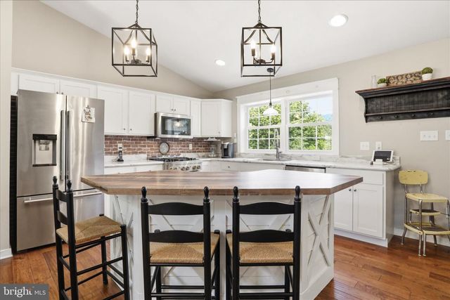 3310 HAWKS HILL LN, Keedysville, MD 21756