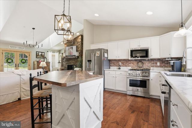 3310 HAWKS HILL LN, Keedysville, MD 21756
