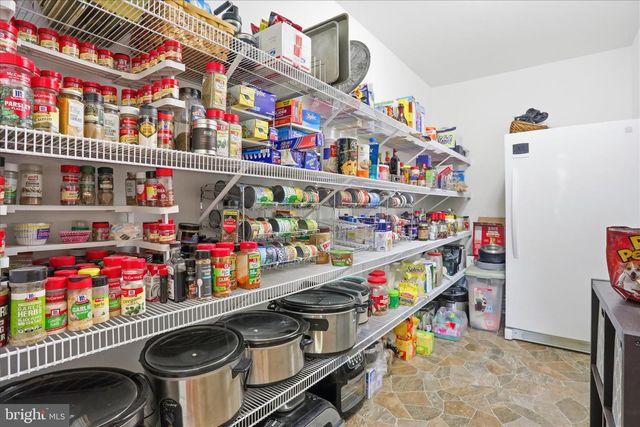 3310 HAWKS HILL LN, Keedysville, MD 21756