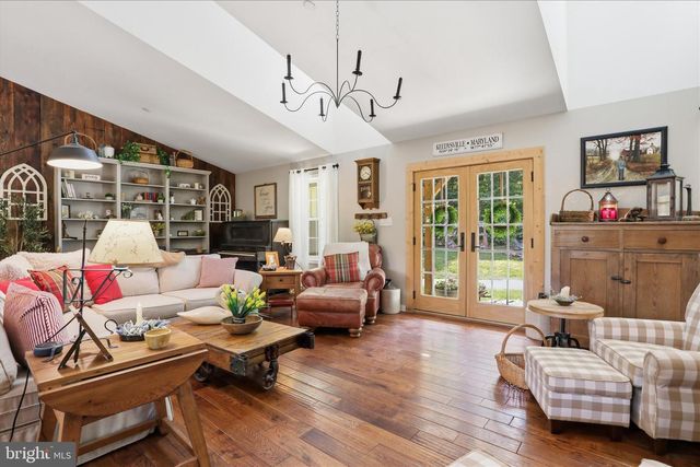 3310 HAWKS HILL LN, Keedysville, MD 21756