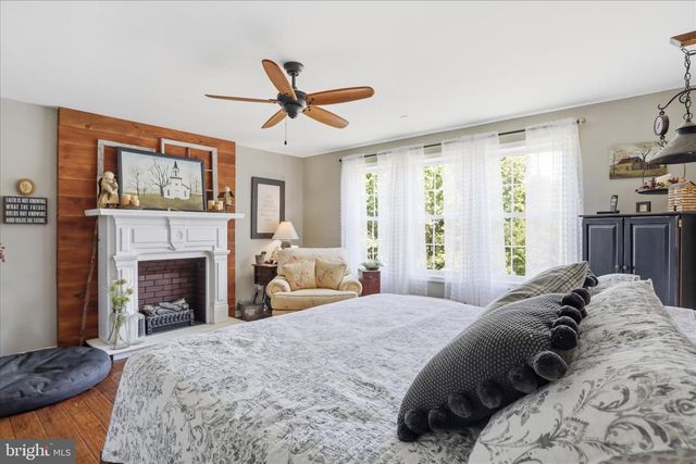 3310 HAWKS HILL LN, Keedysville, MD 21756