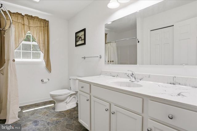 3310 HAWKS HILL LN, Keedysville, MD 21756