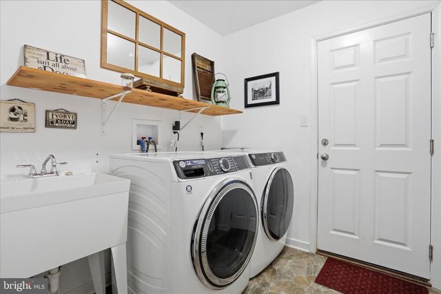 3310 HAWKS HILL LN, Keedysville, MD 21756