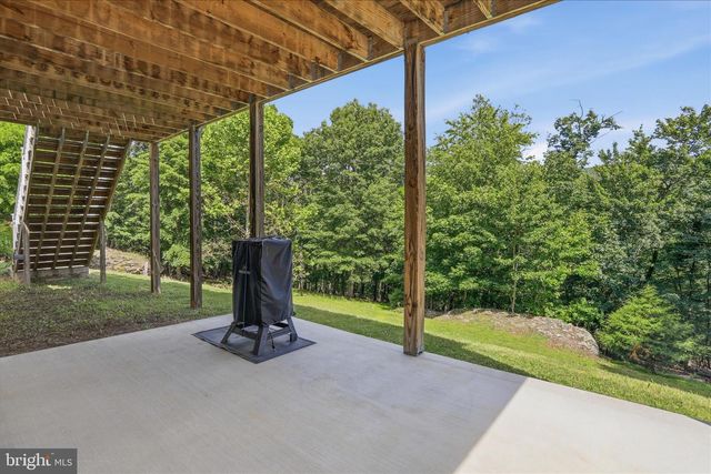 3310 HAWKS HILL LN, Keedysville, MD 21756