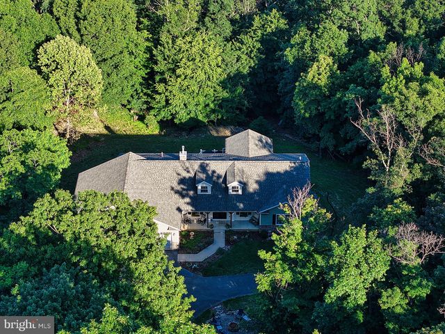 3310 HAWKS HILL LN, Keedysville, MD 21756